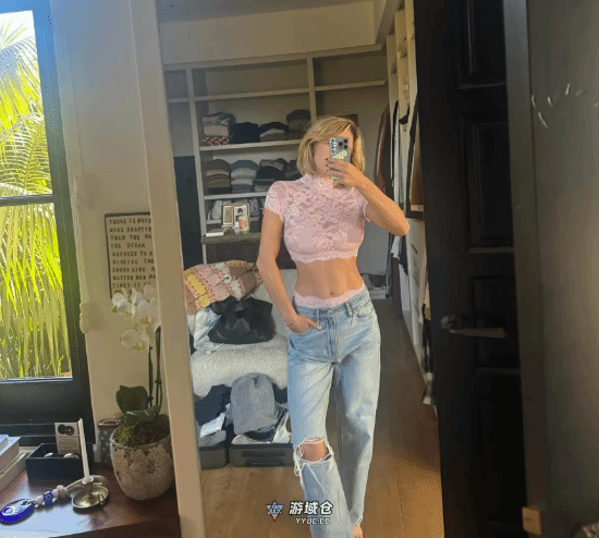 悉尼妹内衣外露！半透明蕾丝若隐若现让人血脉喷张