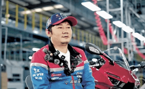 网友吐槽张雪机车业务员太狂!张雪:提供证据奖1万 网友吐槽张雪机车业务员太狂!张雪:提供证据奖1万