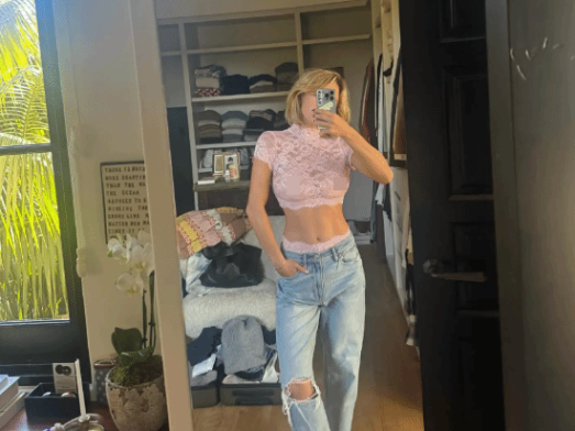 悉尼妹内衣外露！半透明蕾丝若隐若现让人血脉喷张